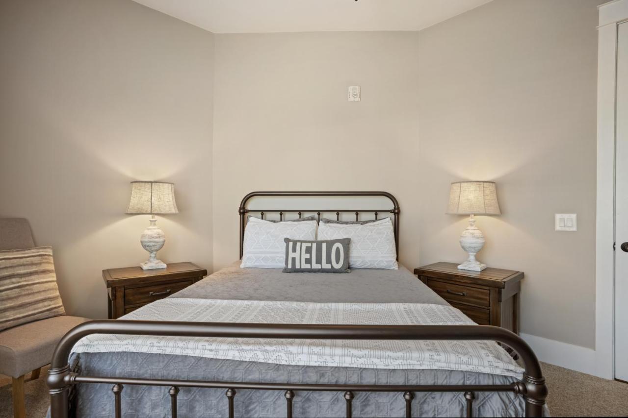 Beautiful Downtown Condo - Balcony - Amazing City Views - Loaded Kitchen - Stainless Steel Appliances - Board Games & More Blue Ridge Exterior photo